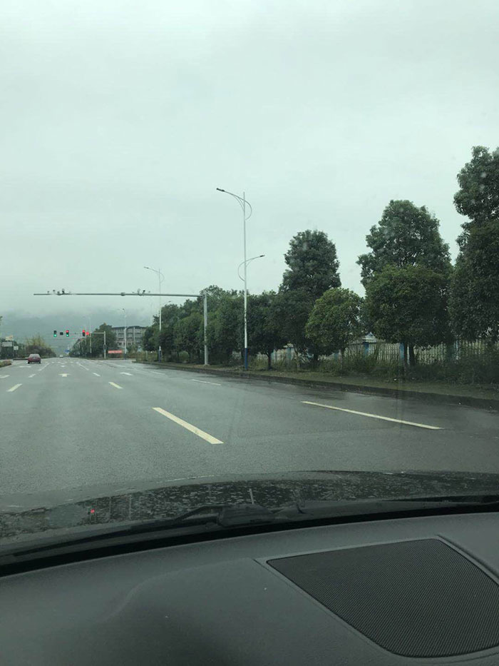 重庆 – 金刚路灯应用于重庆南川区